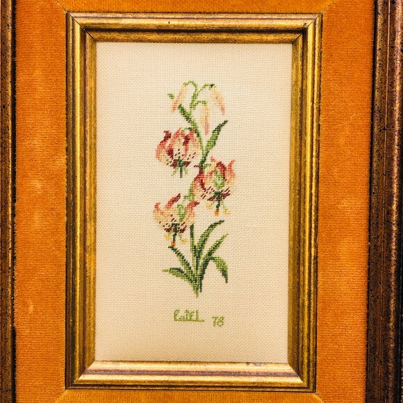 Vintage 70s Hand-stitched Needlepoint Flower Botanical Wall Hanging: Wood Frame - Picture 3 of 10